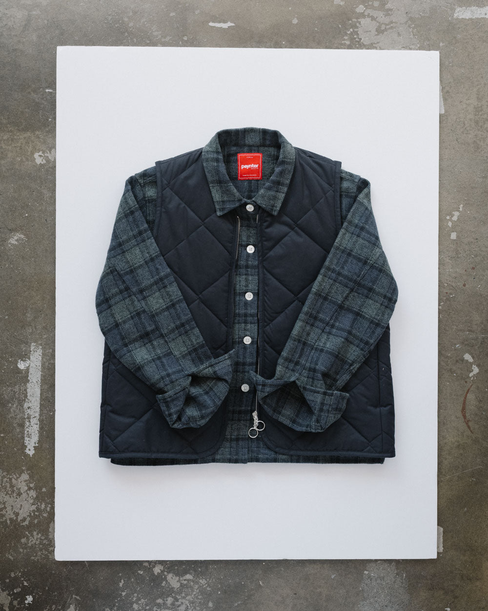 Gallery images of the WOMEN'S DARK NAVY QUILTED VEST