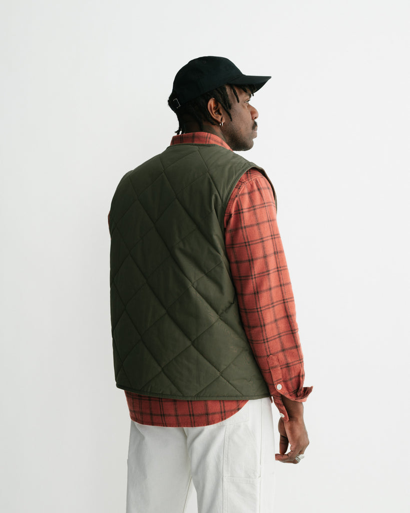 main MEN'S SPRUCE GREEN QUILTED VEST