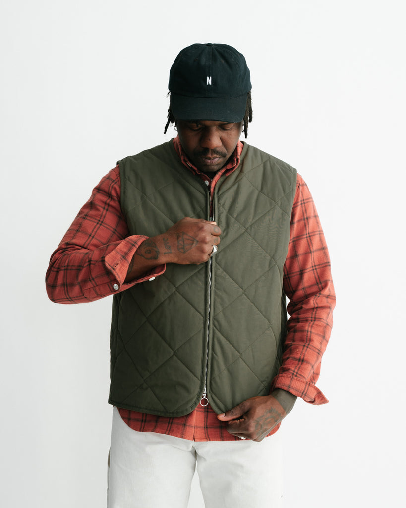 main MEN'S SPRUCE GREEN QUILTED VEST