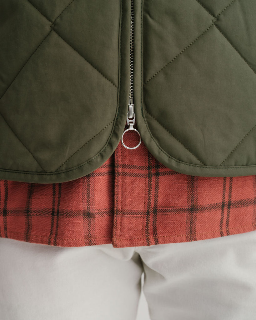 main MEN'S SPRUCE GREEN QUILTED VEST