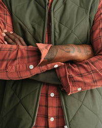 main MEN'S SPRUCE GREEN QUILTED VEST