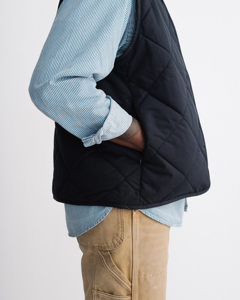main MEN'S DARK NAVY QUILTED VEST