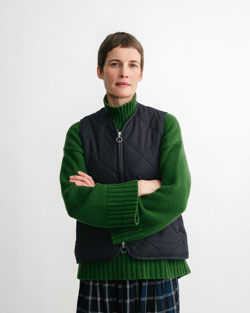 main WOMEN'S DARK NAVY QUILTED VEST