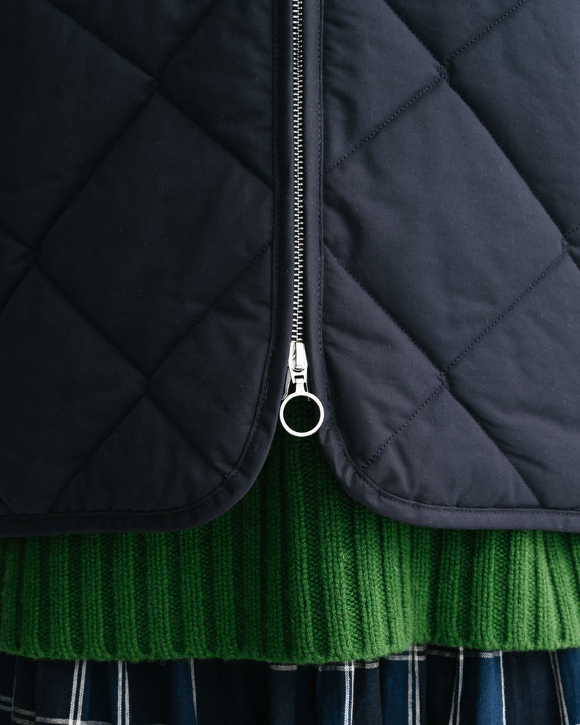 main WOMEN'S DARK NAVY QUILTED VEST