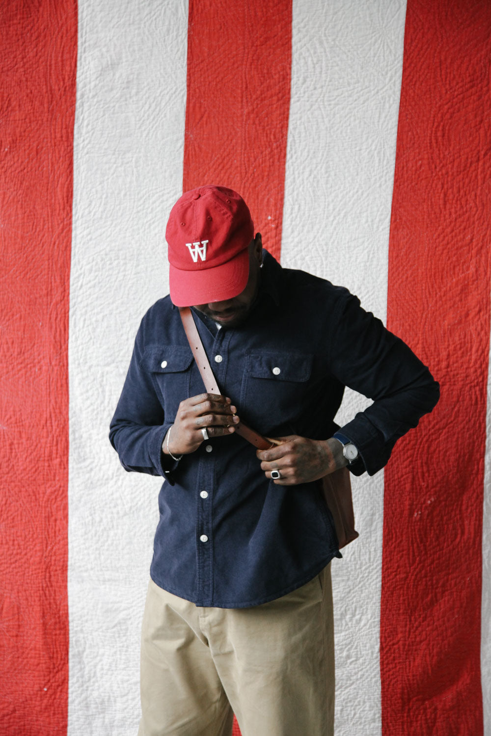 Gallery images of the Men’s French Corduroy Workshirt - French Navy