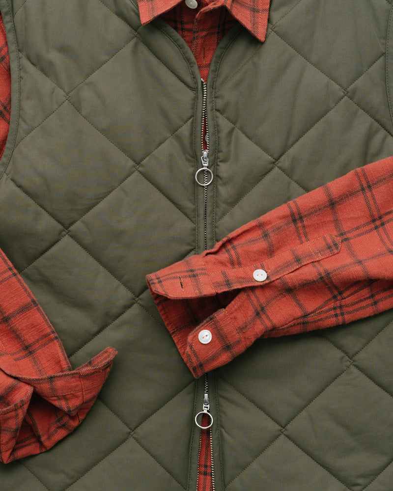 Gallery images of the MEN'S SPRUCE GREEN QUILTED VEST