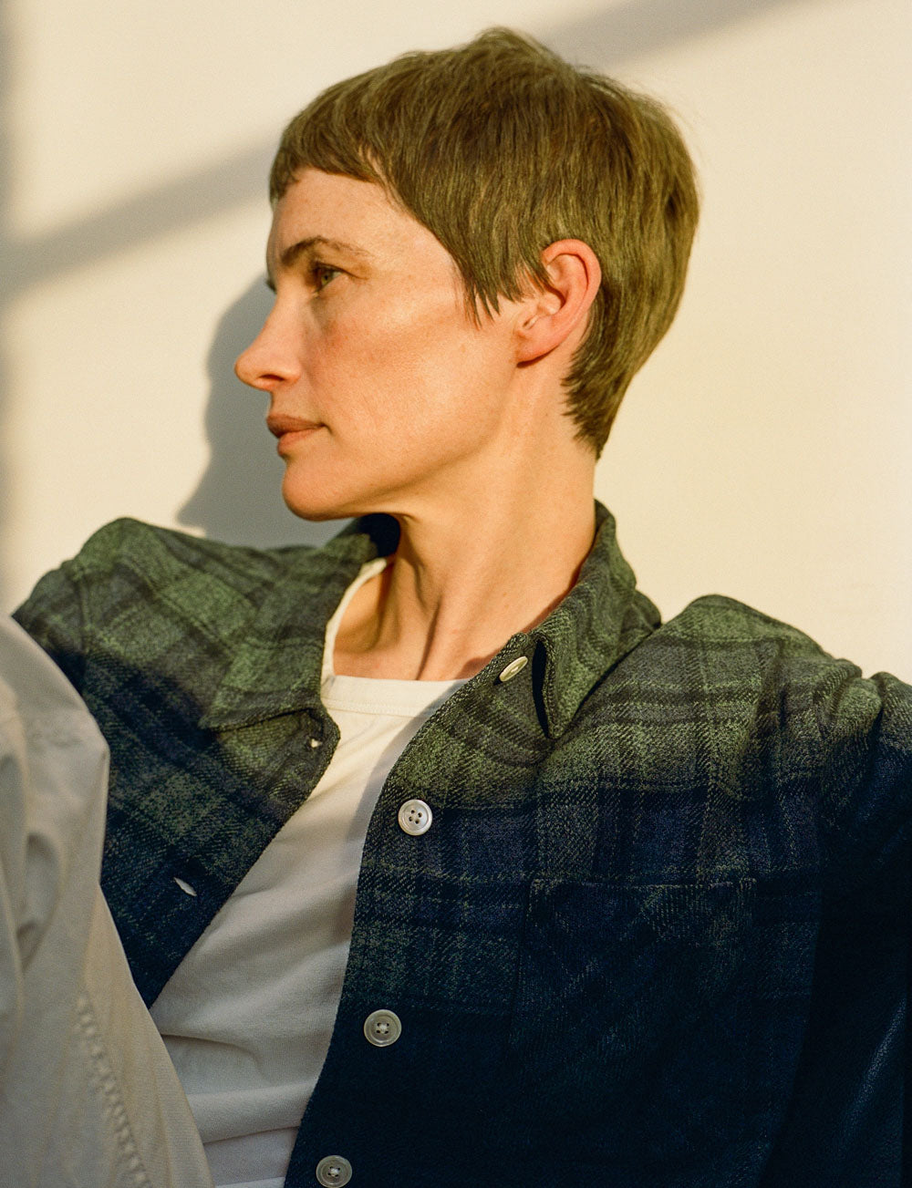 Gallery images of the WOMEN'S NAVY CHECK EASY SHIRT