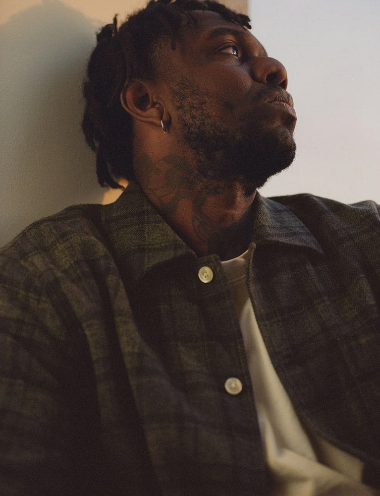 Gallery images of the MEN'S NAVY CHECK EASY SHIRT